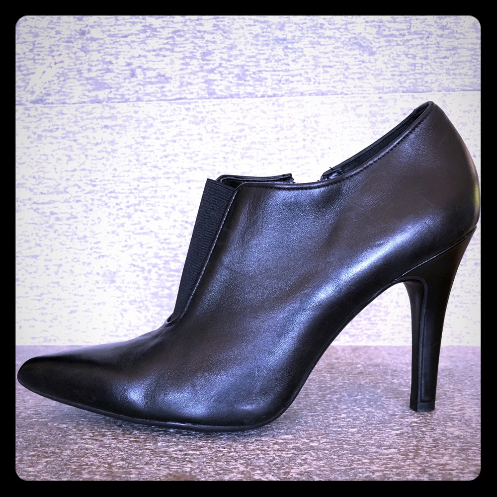 Nine West Allthat Black Leather Bootie